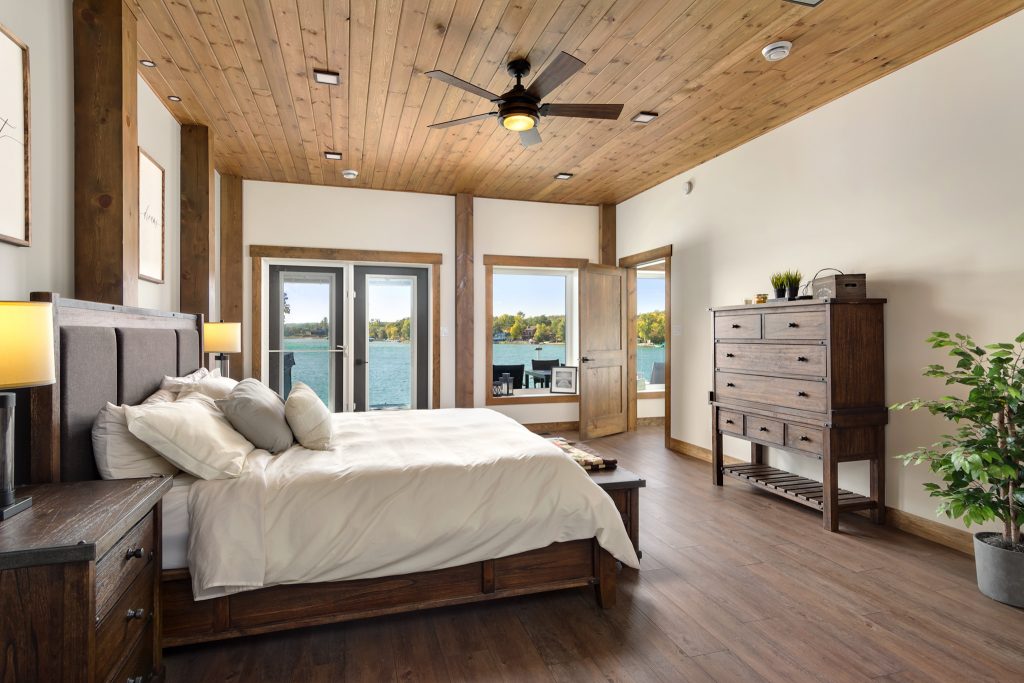 Lake_Metigoshe_Home_Master_Bedroom